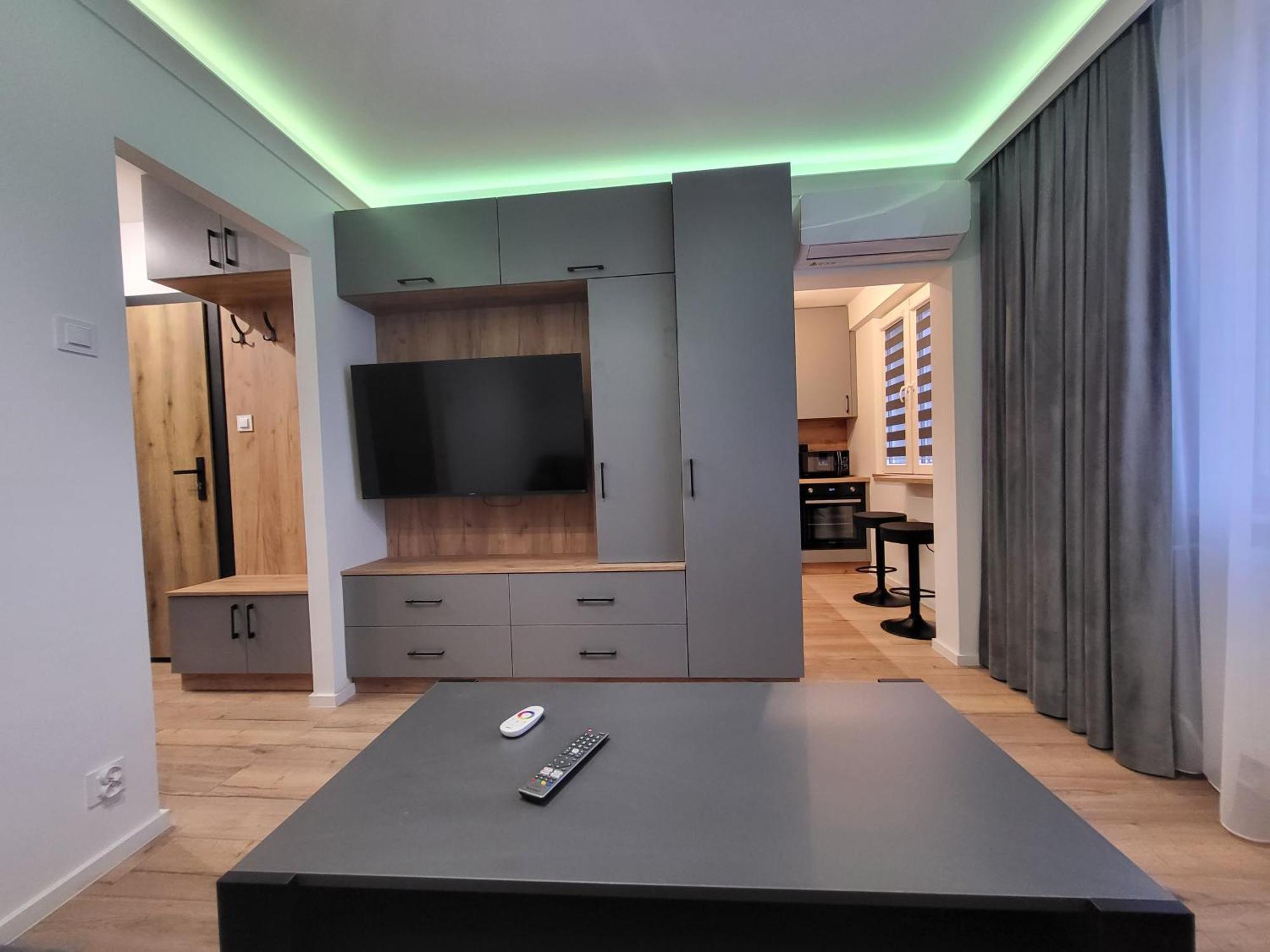 Handy Apartamenty - Mieszkania Na Doby W Centrum Rzeszowa エクステリア 写真